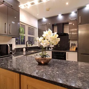  Apartment 2 Bed House, Office, Wi-fi, Free Parking United Kingdom